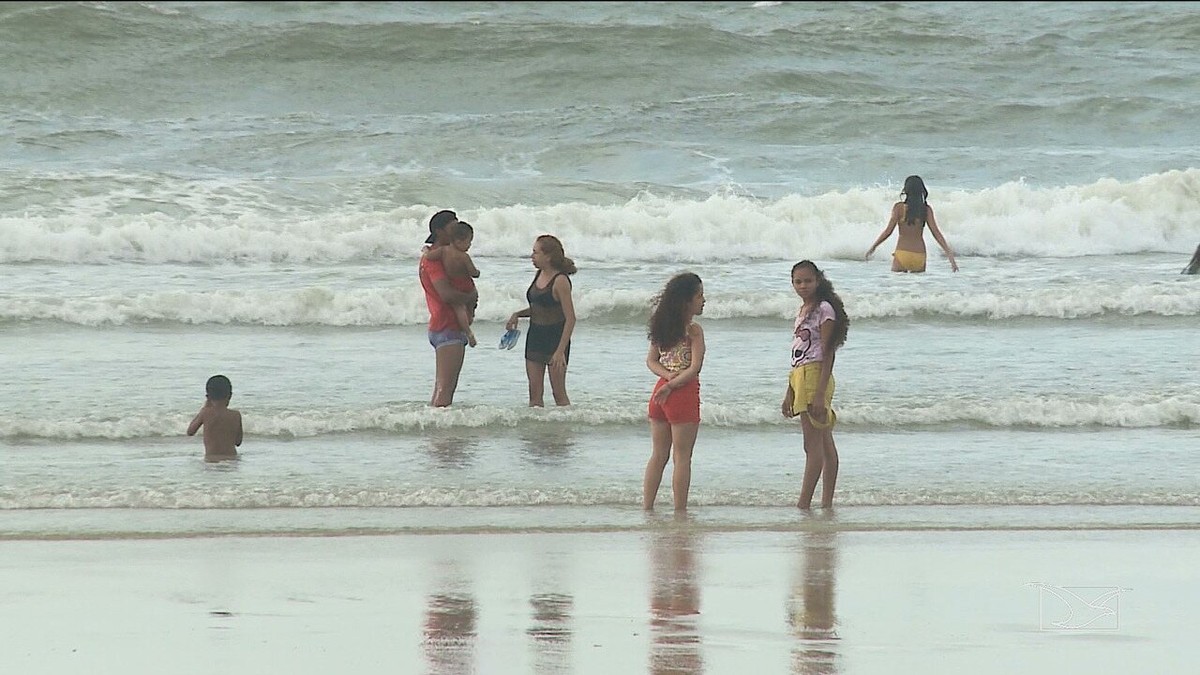 Laudo aponta praias improprias para banho durante as ferias em Sao Luis
