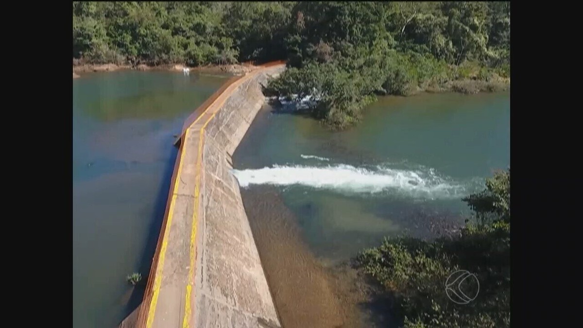 Rompimento de barreira no Rio Araguari causa problemas ambientais em Uberlandia